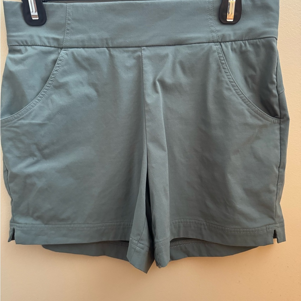 Women's Columbia Green Hiking/Active Shorts